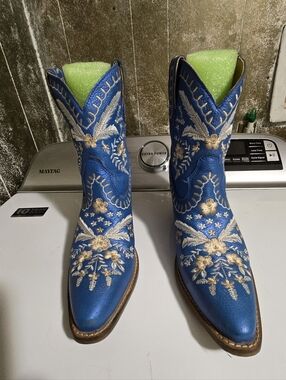 dingo Metallic Blue Leather Ankle Boots with Gold Embroidered Floral Design